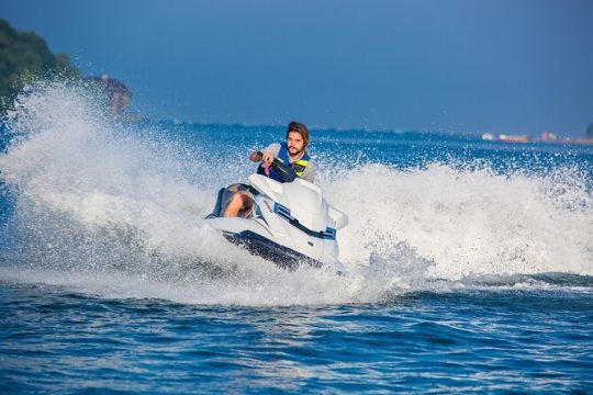 Jet Ski and Flyboarding Experience in Honolulu