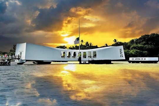 Luxury Pearl Harbor Arizona Memorial and Honolulu City Tour