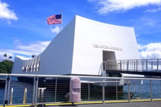 5 Hour Small Group Tour in Pearl Harbor and Honolulu