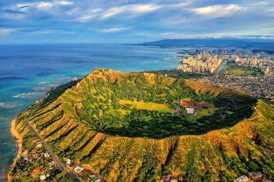 Diamond Head Hiking Tour with Ticket and Reservation Inclusion