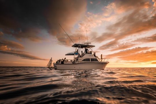 Private Luxury Sunset Cruise in Waikiki