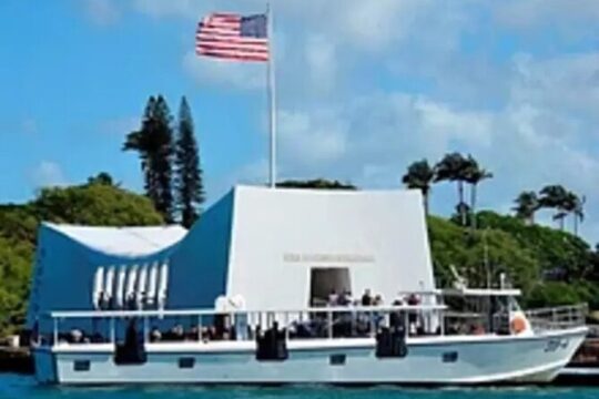 HNL Airport to Pearl Harbor 6 hours tour