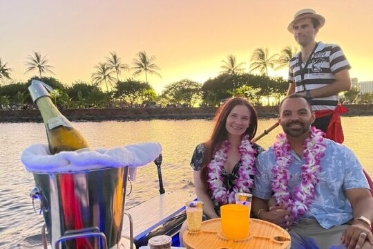 Elegant Evening Date Night Gondola Cruise in Waikiki