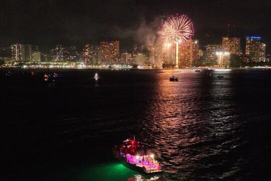 Waikiki Fireworks Friday Ocean Party Cruise with DJ and Drinks