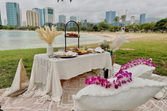 Hawaii Beach Picnic Date