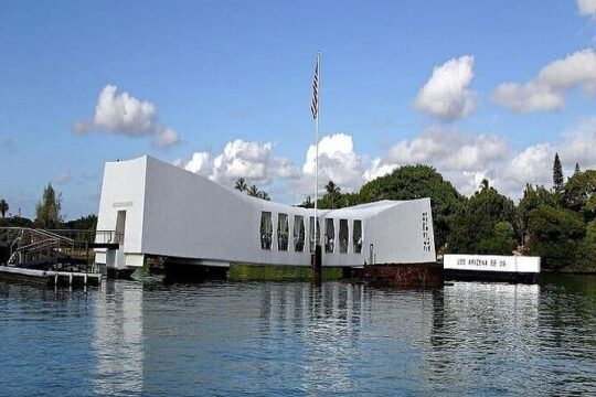 Private Pearl Harbor and Mini Circle Island Tour from Waikiki